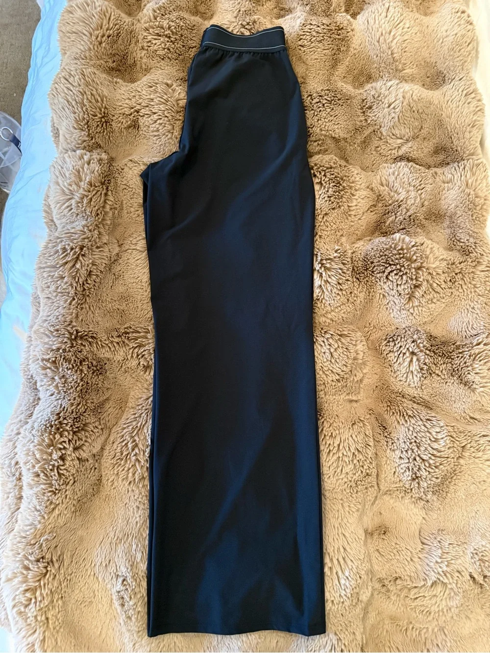 Alo Suit Up trousers in black. Size XXS